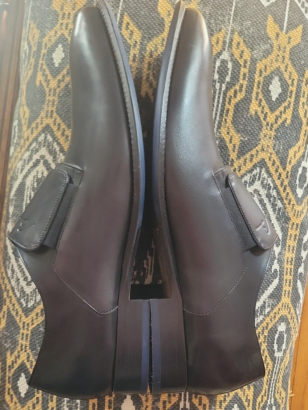 NWOT. Bacco Bucci Men's Black Leather Slip-On Oxfords